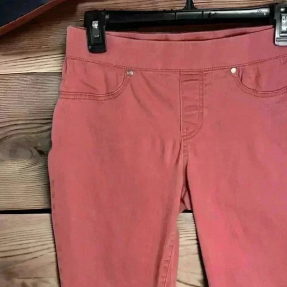 New Directions Size 8 Regular Pink Pull-On Skinny Jeans in Excellent Condition - Picture 2 of 2